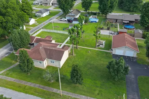 View/Area - 602 W Ray Ave, Christopher, IL 62822 photo 2 of 6