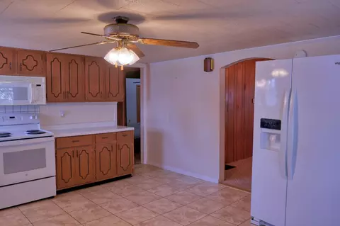 Kitchen - 602 W Ray Ave, Christopher, IL 62822 photo 4 of 8
