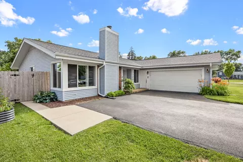 230 Plymouth Ln, Bolingbrook, IL 60440