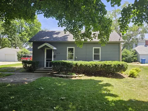 44 12 N Market St, Momence, IL 60954