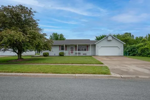 897 Apache Ln, Lowell, IN 46356