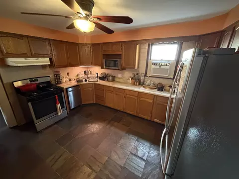 Kitchen - 4136 W Cornelia Ave, Chicago, IL 60641 photo 2 of 2