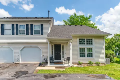 221 Ivy Ct, Streamwood, IL 60107