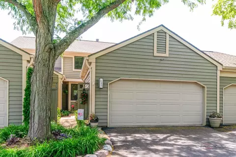 525 White Oak Ln #26525, Lake Barrington, IL 60010