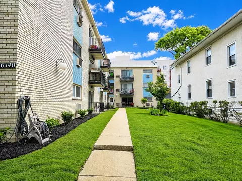 1236 W Farwell Ave #1B, Chicago, IL 60626