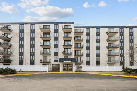 9118 W Elmwood Dr #3K, Niles, IL 60714