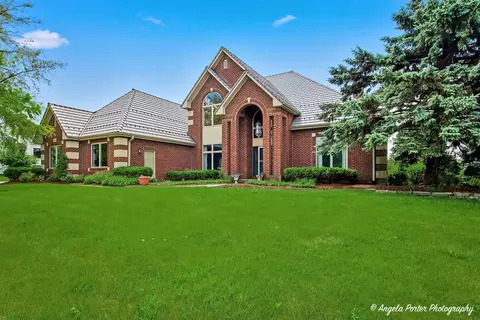 10711 Bull Valley Dr, Woodstock, IL 60098