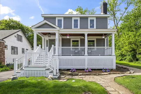 331 E Russell St, Barrington, IL 60010