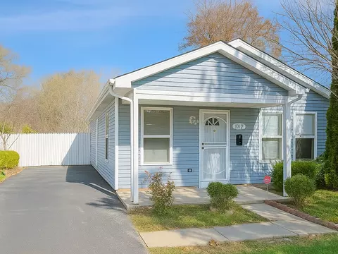 1712 11th St, Waukegan, IL 60085