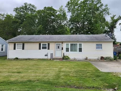 1412 Holly St, Centralia, IL 62801