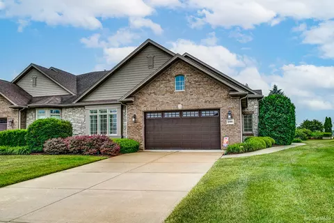 8999 Holland Harbor Cir, Frankfort, IL 60423