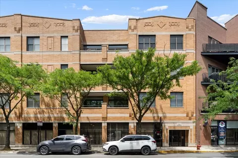 2040 W Belmont Ave #302, Chicago, IL 60618
