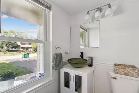 Bath - 115 Windjammer Ln, Third Lake, IL 60030 photo 3 of 3