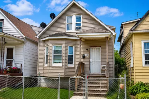 1233 W 73rd Pl, Chicago, IL 60636