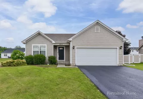 911 Appaloosa Trl, Plano, IL 60545