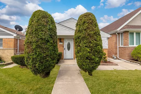 7828 Lotus Ave, Burbank, IL 60459