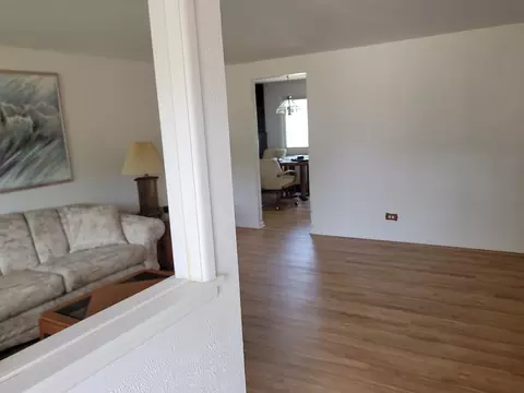 132 W Hartford Dr, Schaumburg, IL 60193