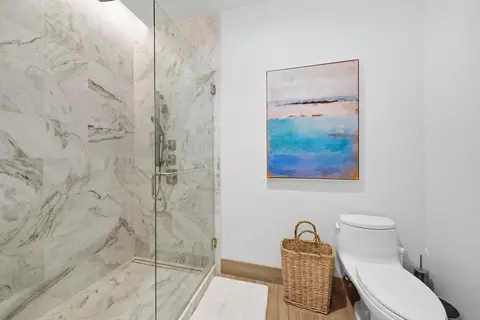 Bath - 363 E Wacker Dr #2708, Chicago, IL 60601 photo 3 of 6