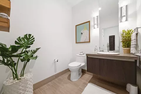 Bath - 363 E Wacker Dr #2708, Chicago, IL 60601 photo 1 of 6