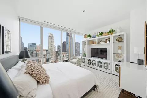Bedroom - 363 E Wacker Dr #2708, Chicago, IL 60601 photo 3 of 3