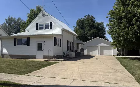 302 South St, Bradford, IL 61421