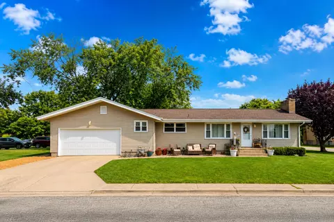 395 S Michigan Ave, Bradley, IL 60915
