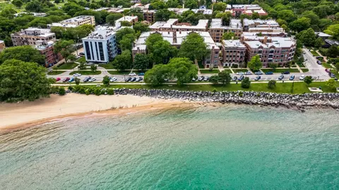 598 Sheridan Sq #2W, Evanston, IL 60202