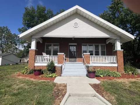 208 S Peoria St, Bradford, IL 61421