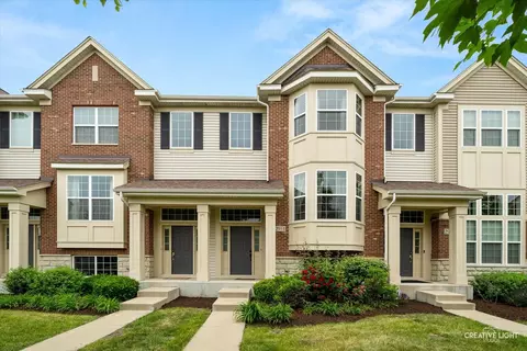 2951 Henley Ln, Naperville, IL 60540