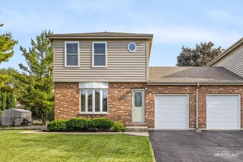 894 Glenlake Dr, Carol Stream, IL 60188