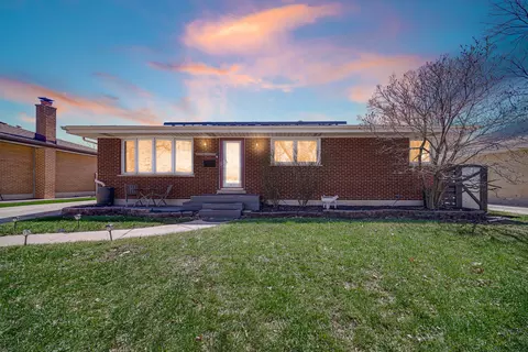 661 W Saint Aubin Dr, Addison, IL 60101