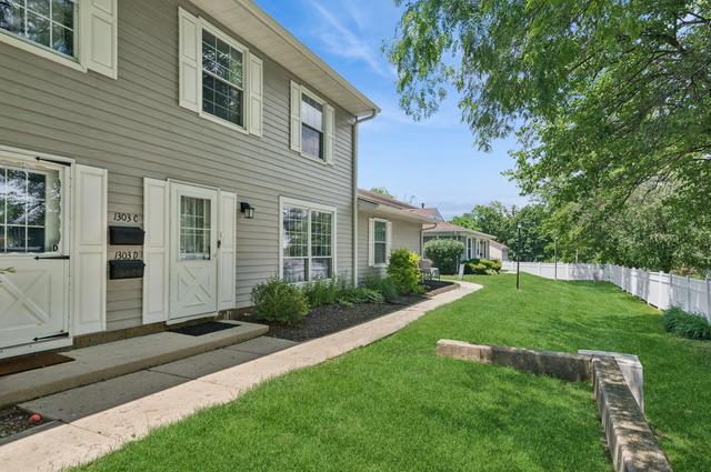 1303 Woodcutter Ln #C, Wheaton, IL 60189