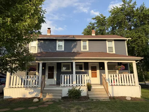 6 S381 4th St, Eola, IL 60519