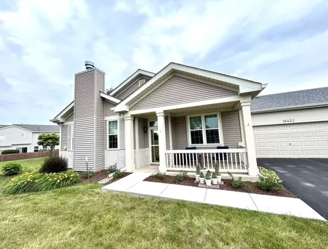 16422 Crescent Lake Ct #16422, Crest Hill, IL 60403