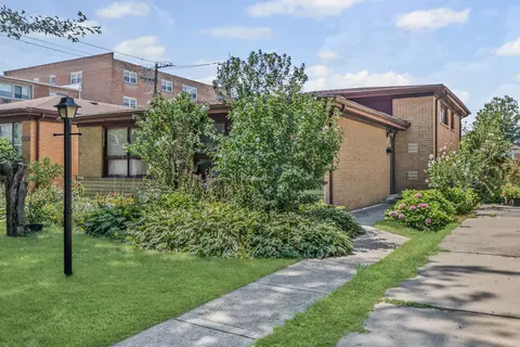 9218 Lavergne Ave, Skokie, IL 60077