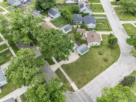 View/Area - 232 Westgate Dr, Aurora, IL 60506 photo 2 of 6