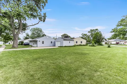 Exterior - 232 Westgate Dr, Aurora, IL 60506 photo 4 of 7