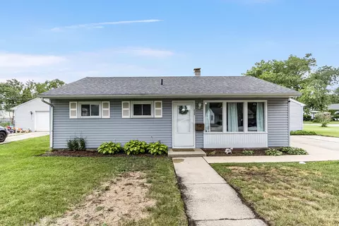 Exterior - 232 Westgate Dr, Aurora, IL 60506 photo 3 of 7