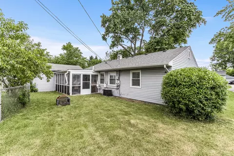 Exterior - 232 Westgate Dr, Aurora, IL 60506 photo 6 of 7
