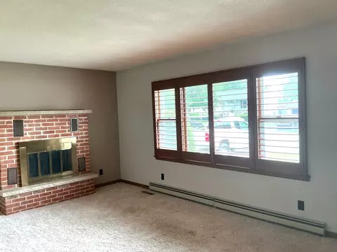 Living - 904 Obrien St, Harvard, IL 60033 photo 1 of 5