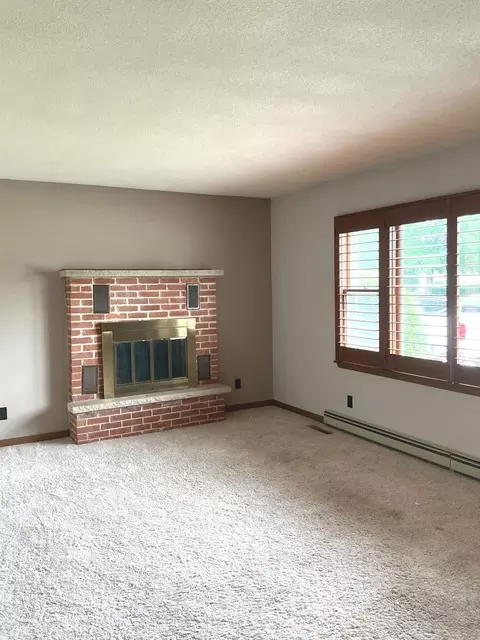 Living - 904 Obrien St, Harvard, IL 60033 photo 2 of 5
