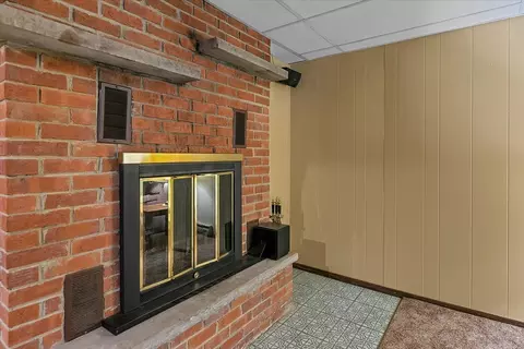 Living - 904 Obrien St, Harvard, IL 60033 photo 4 of 5