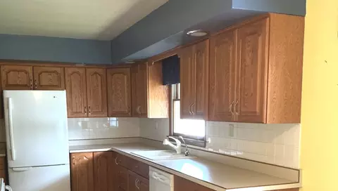 Kitchen - 904 Obrien St, Harvard, IL 60033 photo 2 of 5