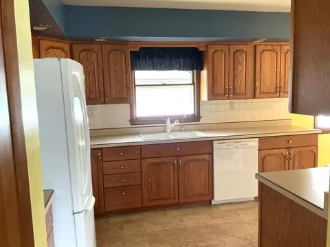 Kitchen - 904 Obrien St, Harvard, IL 60033 photo 1 of 5