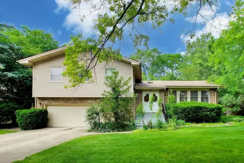 3214 River Falls Dr, Northbrook, IL 60062