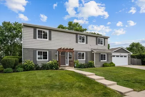 1042 Gordon Ter, Deerfield, IL 60015