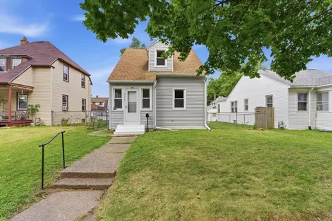 313 S Thornwood Ave, Davenport, IA 52802