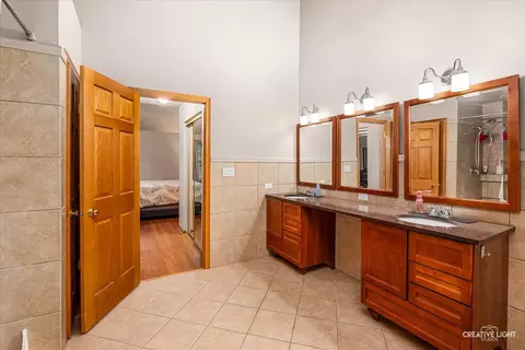 Bath - 1905 Hampton Ct E, Plainfield, IL 60586 photo 3 of 4