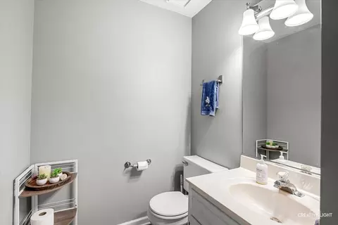 Bath - 1905 Hampton Ct E, Plainfield, IL 60586 photo 1 of 4