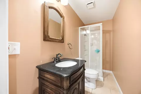 Bath - 1447 Mackenzie Ln, Elgin, IL 60120 photo 5 of 5